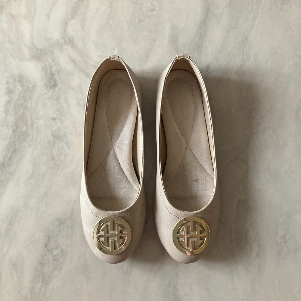 Fashionable comfortable flats.